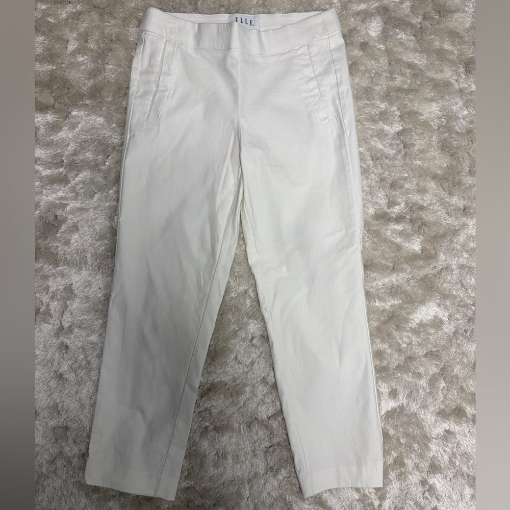Women's XS Pull-on Stretch White Capris with elastic waistband-Like New